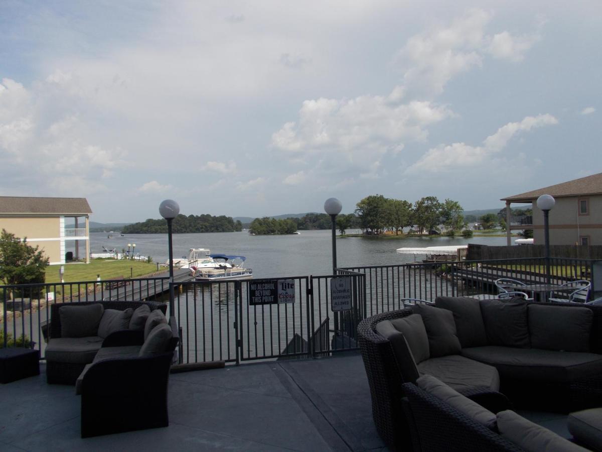 Baymont On The Lake By Wyndham Hot Springs Buitenkant foto