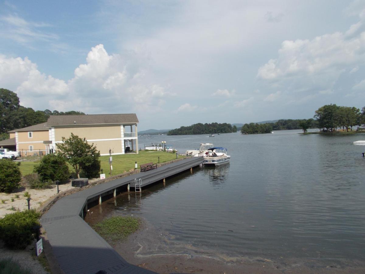 Baymont On The Lake By Wyndham Hot Springs Buitenkant foto