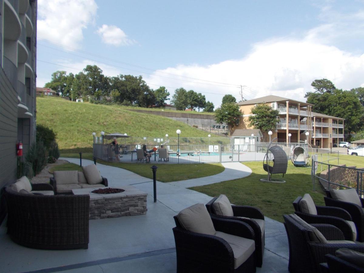 Baymont On The Lake By Wyndham Hot Springs Buitenkant foto